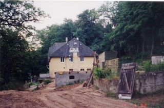 Das Haus während der Sanierungsarbeiten im Jahr 2000 